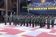 KSAD Dudung Naikkan...