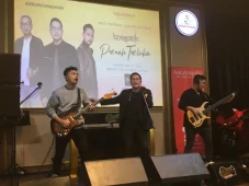 Kumpulkan Puzzle Kejayaan...
