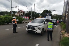 Besok Libur Hari Lahir...