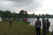 Mayat Terbungkus Karung...