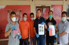 Larikan Mobil, 2 Debt...