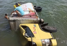 Mobil Boks Pengangkut...