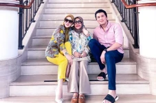 Pulang ke Indonesia,...