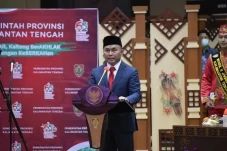 Hindari Konflik dengan...