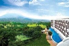10 Hotel Bernuansa Alam...