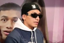 Unggah Foto Mesra dengan...