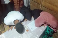 Islam Melarang Menangisi...