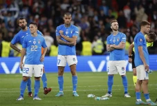 Italia Dilumat Argentina,...