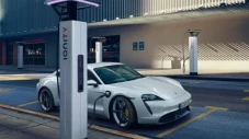 Porsche Kucurkan Dana...