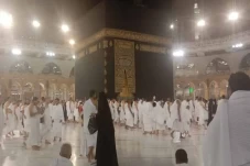 Dini Hari, Suhu di Masjidilharam...