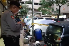 Terjatuh dari Lantai...