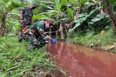 Warna Air Sungai Cimeta...