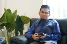 Profil Ustaz Adi Hidayat,...