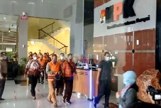 Usai Diperiksa KPK,...