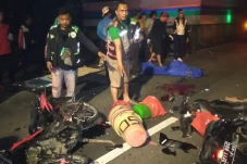 Gagal Menyalip, Warga...