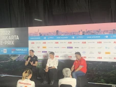 Keren! Bos Mahindra...