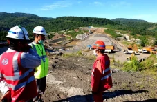 Tinjau Proyek Bendungan...