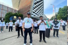 Ribuan Orang Meriahkan...
