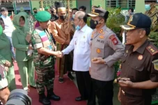 Pangdam Hasanuddin Serahkan...