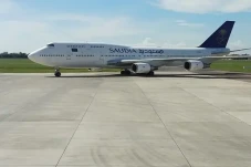 6 Bandara Angkasa Pura...