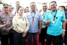 Anies-Puan Mesra Saat...