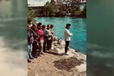 Ridwan Kamil Ikhlaskan...