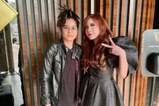 Gandeng Mita The Virgin,...