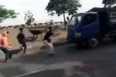 Marak Aksi Cegat Truk...