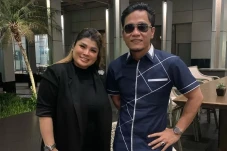 Dijauhi Teman-Teman...