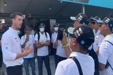 Keramahan Pembalap Mercedes...