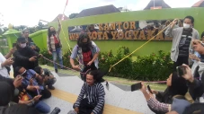 Penuhi Nazar Mantan...