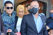 Cerai dari Olla Ramlan,...
