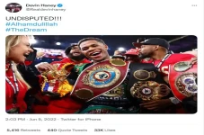 Devin Haney Juara Tak...