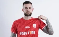Aaron Evans Gabung Persis...