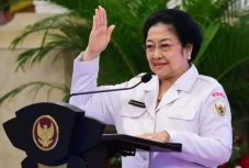 Jokowi Perpanjang Jabatan...