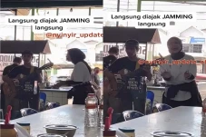 Viral! Pengamen Ini...