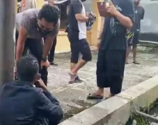 Tertangkap Basah Curi...