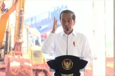 Presiden Jokowi Resmikan...