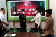 Kejari Sinjai Hentikan...