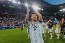 Presiden Argentina Terdiam...