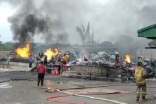 Pabrik Tiner Terbakar,...