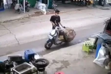 Motor Jasa Ekspedisi...