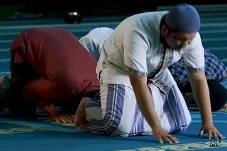 Imam Lupa Tasyahud Awal,...