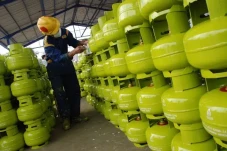 Apresiasi Tambah Subsidi,...
