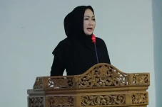 Air Mata Bupati Winarti...