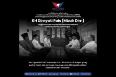 KH Dimyati Rois Wafat,...