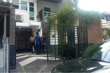 Polisi Geledah Rumah...