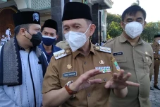 Buang Sampah Sembarangan...