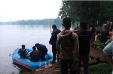 Pria Tenggelam di Situ...
