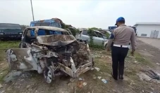 Kronologi Minibus Tabrak...
